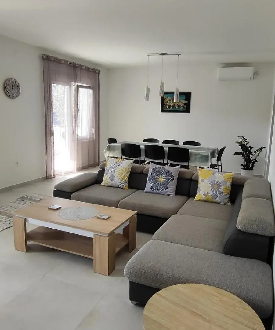 Apartman Emily, 6 Plus 2 Guests, Newly Refurbished Пула 0*,  Хорватия